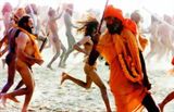 Milljónir hindúa baða sig í Ganges
