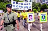 Iðkendur Falun Gong mótmæla í Hong Kong