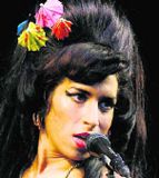 Tvífara Winehouse komið til aðstoðar