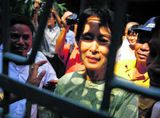 Suu Kyi úr stofufangelsi