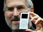 Jobs með iPod, tónlistarspilarann sem hefur gert Apple að stórveldi að nýju.