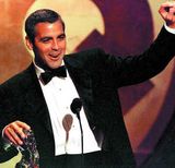 Clooney fer í fötin hans Sinatra