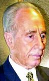 Shimon Peres lýtur enn í lægra haldi