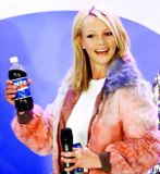 Britney þambar kók í óþökk Pepsi