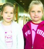 Hlutavelta | Þær Helena Birna og Elín Helga söfnuðu 1.800 kr. til...
