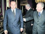 Berlusconi afhendir lausnarbeiðnina