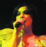 Björk kemur fram í Saturday Night Live