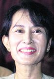 Suu Kyi áfram í haldi