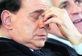 Berlusconi æfur vegna nektarmynda