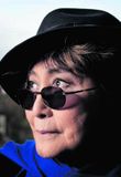 Yoko Ono safnar fyrir fjölskyldur