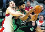  Barátta Boston Celtics lagði Toronto Raptors að velli í NBA-deildinn