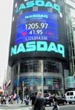 Nasdaq OMX Group íhugar að bjóða í NYSE Euronext