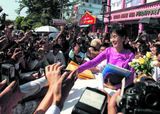 Flokkur Suu Kyi tekur þátt í kosningum