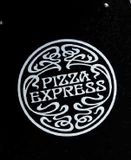 Pizza Express rifar seglin