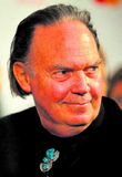 Neil Young selur hluta útgáfuréttar